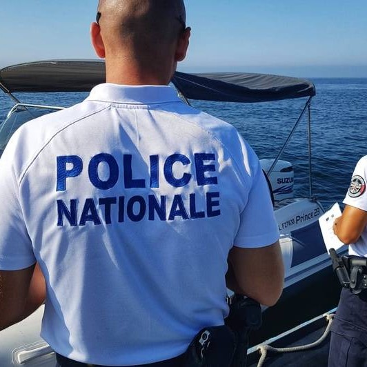 policier-en-unite-nautique.jpg policier-en-unite-nautique.jpg