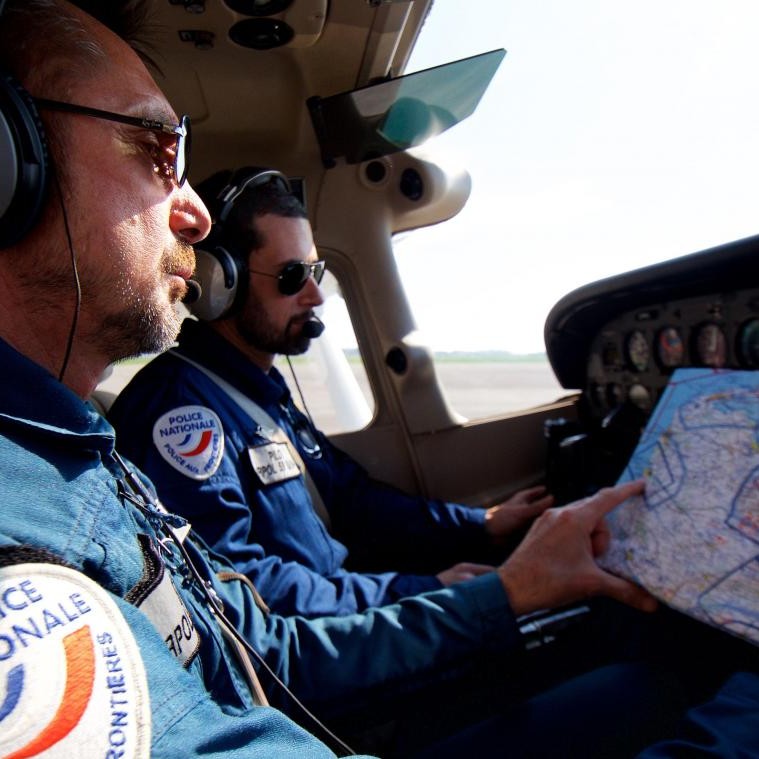 policier-en-brigade-de-police-aeronautique.jpg